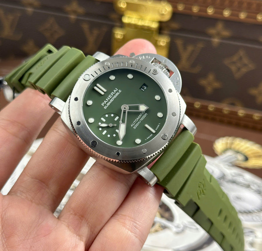 Panerai Submersible PAM01055 42mm