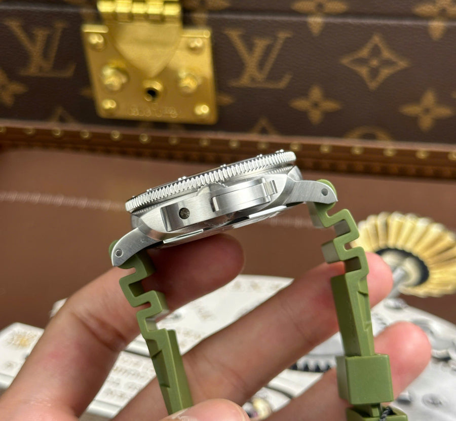 Panerai Submersible PAM01055 42mm