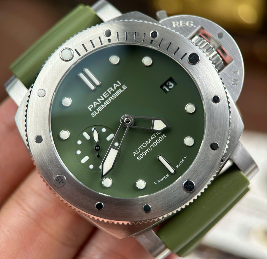 Panerai Submersible PAM01055 42mm
