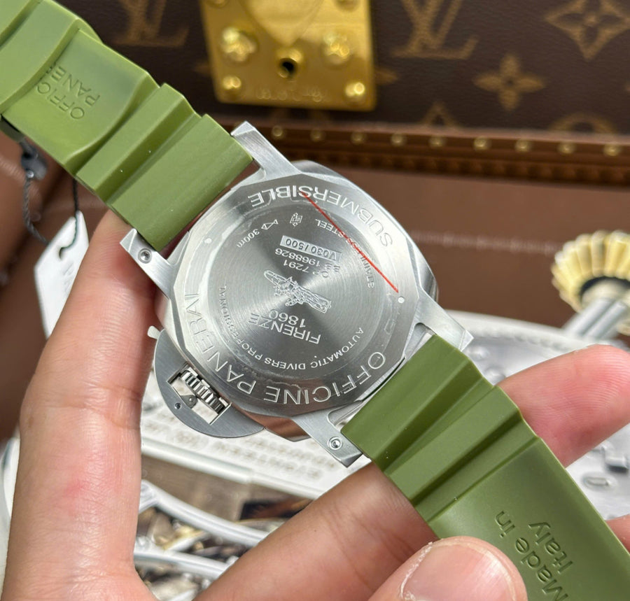 Panerai Submersible PAM01055 42mm