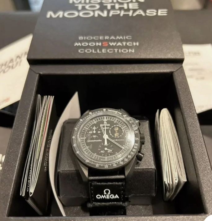 MOONSWATCH MISSION TO MOONPHASE SNOOPY