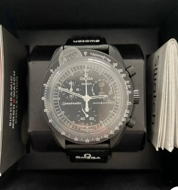 MOONSWATCH MISSION TO MOONPHASE SNOOPY